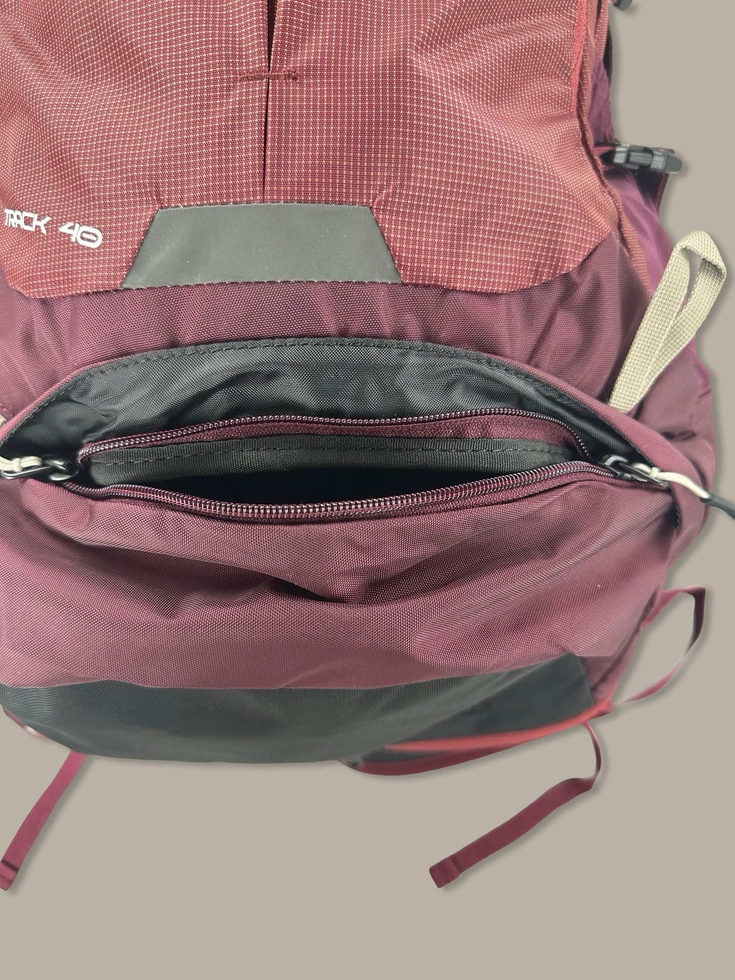 The North Face Track 70L Backpack Bordeaux - OS