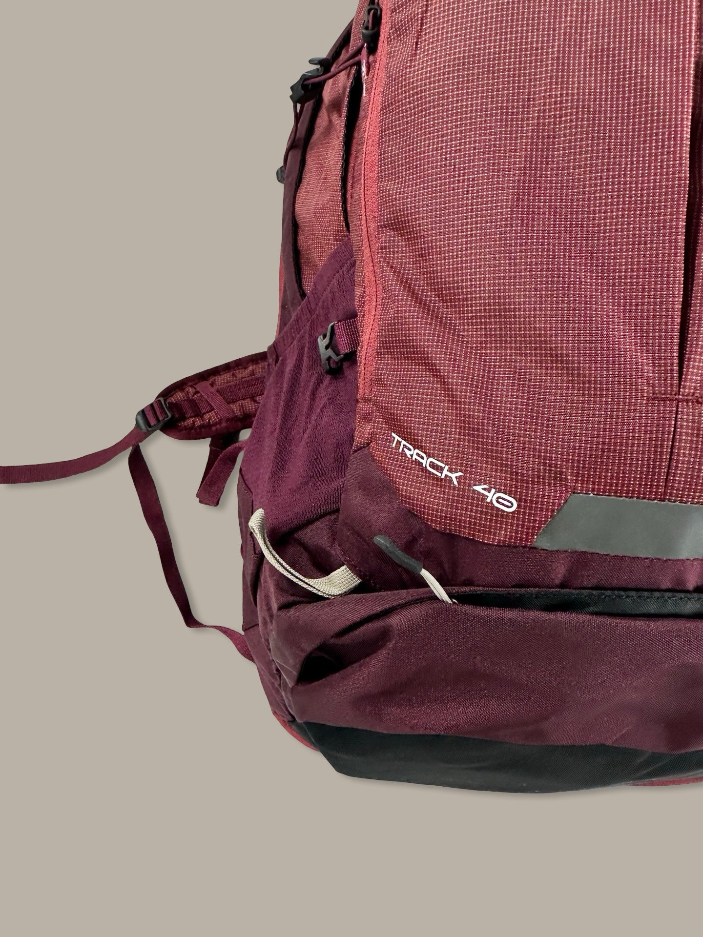 The North Face Track 70L Backpack Bordeaux - OS